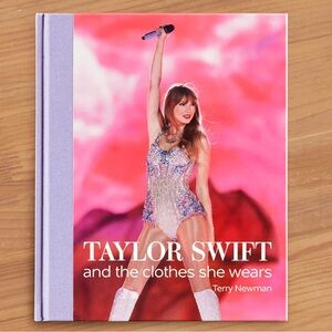 🟣 BOGO! NEW! Taylor Swift and the Clothes She Wears Book